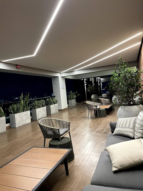 Appartement, 2 chambres, accessible aux personnes à mobilité réduite, balcon | Bar-salon