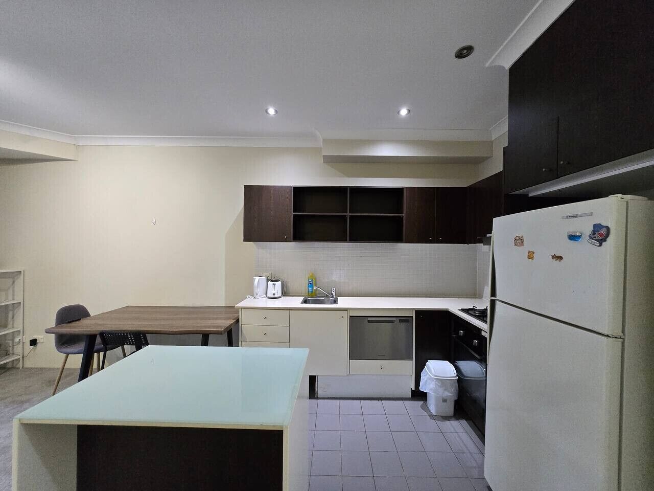 Réfrigérateur, four, plaque de cuisson, lave-vaisselle