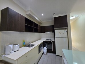 Réfrigérateur, four, plaque de cuisson, lave-vaisselle