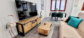 TV - APARTMENT LA ZANCUDA BLANCA (Alcalá de Henares)
