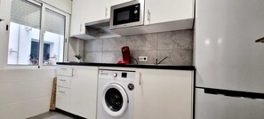 Private kitchen - PUERTA DE MADRID APARTMENT. 1 (Alcalá de Henares)