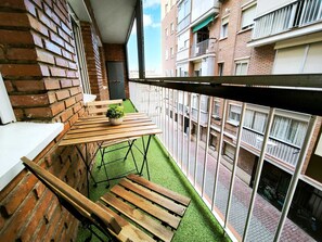 Outdoor dining - PUERTA DE MADRID APARTMENT. 1 (Alcalá de Henares)