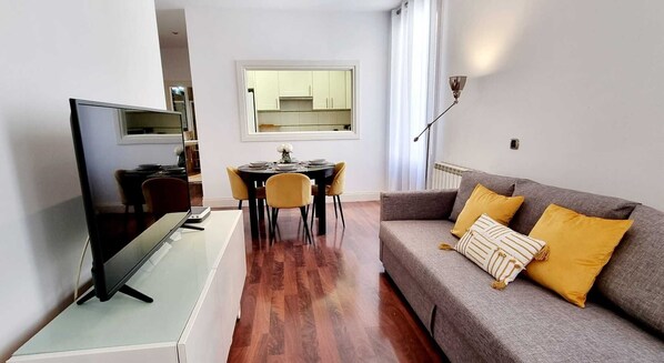 TV - APARTMENT LA CASONA DEL CARDENAL. 1A (Alcalá de Henares)