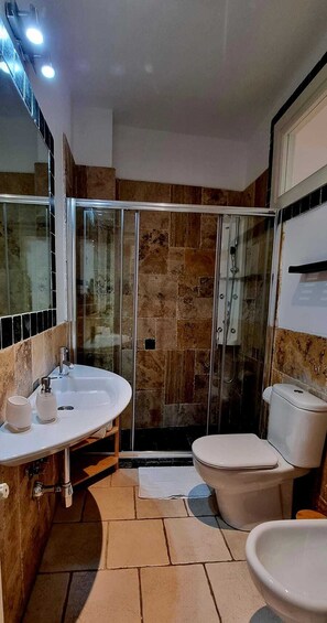 Hair dryer, towels - APARTMENT LA CASONA DEL CARDENAL. 1A (Alcalá de Henares)