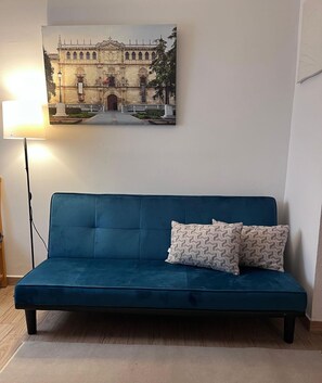 TV - EL ATELIER APARTMENT (Alcalá de Henares)