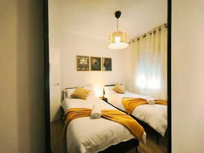 Iron/ironing board - PUERTA DE MADRID APARTMENT. 2 (Alcalá de Henares)