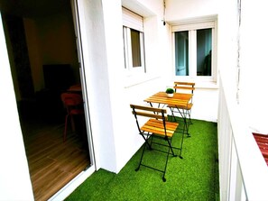 Outdoor dining - PUERTA DE MADRID APARTMENT. 2 (Alcalá de Henares)