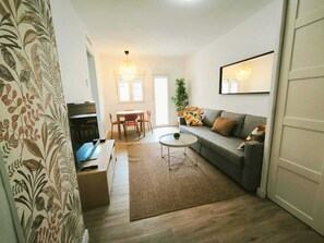 TV - PUERTA DE MADRID APARTMENT. 2 (Alcalá de Henares)