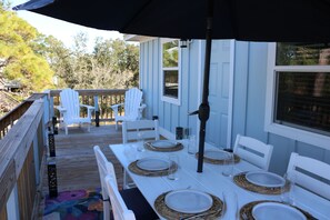 Outdoor dining - Shark Shack Minutes to the Beach (Gulf Shores)
