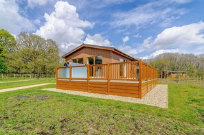 Deluxe Cabin | Property grounds