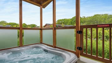 Deluxe-hytte | Udendørs spabad