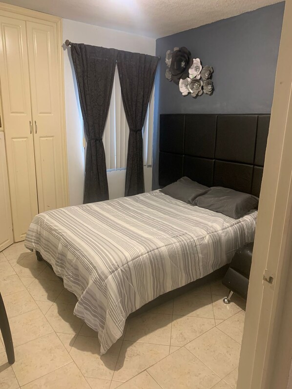 2 bedrooms, iron/ironing board, WiFi, bed sheets