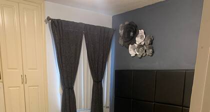 Ideal for family up to 5 people, water 24 hours, quiet area, invoiced.