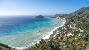 Una spiaggia nelle vicinanze