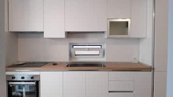 Geladeira, fogão, cooktop, cafeteira/chaleira