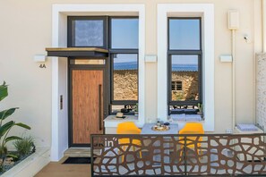 Casa, vistas al mar | Restaurante al aire libre