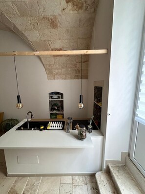 Fridge, oven, stovetop, coffee/tea maker - [Casa Camelia] Elegant Palace with Terrace (Conversano)