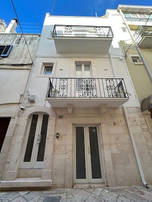 Exterior detail - [Casa Camelia] Elegant Palace with Terrace (Conversano)