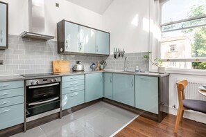 Fridge, microwave, oven, stovetop - Two bedroom loft in central Bristol (City of Bristol)