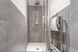 Shower, hair dryer - Two bedroom loft in central Bristol (City of Bristol)