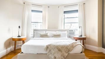 Skrivebord, strykejern/-brett, wi-fi og sengetøy