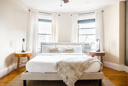 The only 4 Bedroom Apartment w/ Roofdeck in Boston!  8min from Fenway Park, close to universities!