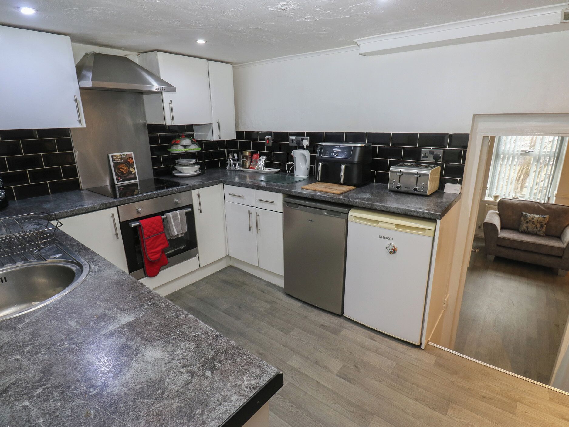 Cookware/dishes/utensils