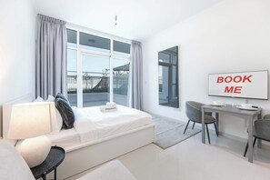 Iron/ironing board, WiFi, bed sheets - Free housekeeping visits during your stay - StayShort - Studio in Damac Hills that Sleeps 3 with Terrace! (Damac Hills)