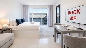 Iron/ironing board, WiFi, bed sheets - Free housekeeping visits during your stay - StayShort - Studio in Damac Hills that Sleeps 3 with Terrace! (Damac Hills)