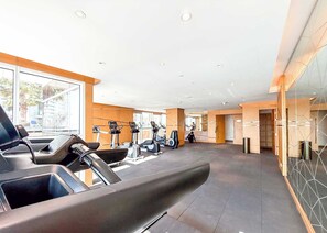 Fitness facility - Free housekeeping visits during your stay - StayShort - Studio in Damac Hills that Sleeps 3 with Terrace! (Damac Hills)
