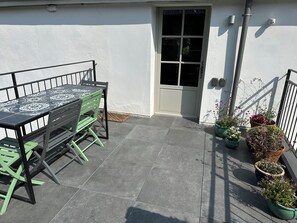 Outdoor dining - Kermaria Trois Fontaines Deluxe Studio Suite, by the Bois d’Amour Pont Aven (Pont-Aven)