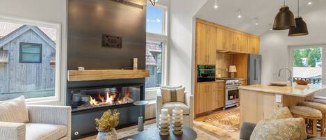 Télévision, cheminée