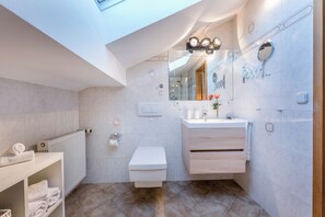 Condo, Balcony, Mountain View | Bathroom - Hussnhof Farm Lodge (Sachsenkam)