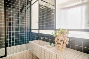 Room, 1 Bedroom | Bathroom