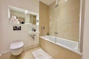 Shower - The Grange Serviced Apartment-2 (London)