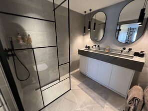 Shower, hair dryer, towels - 61 - 3-bed in Nueva Andalucia - Marbella (Nueva andalucia)