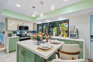 Fridge, microwave, stovetop, dishwasher - Waterfront • Htd Pool • Billiards • Deck • Lanai (Oakland Park)