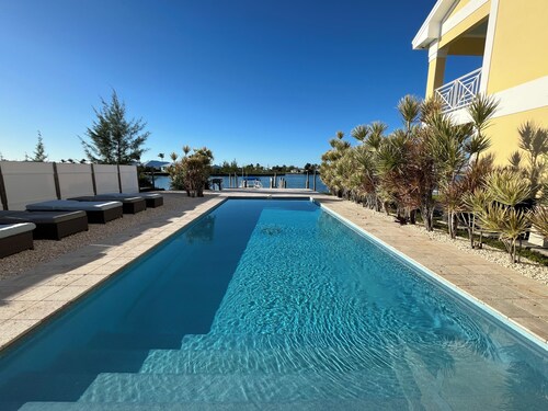 WATERFRONT w Slip  - Cozy 2 Bedroom Condo in Treasure Cay-  Great Location!