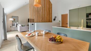 Luxury Cottage | Dining