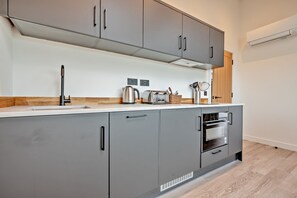 Departamento de lujo, vista al jardín | Cocina privada