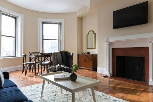 Beautiful 1BR near Fenway Park + Kenmore!
