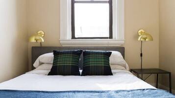 1 chambre, bureau, fer et planche Ă repasser, lit parapluie