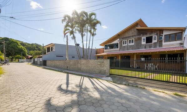 Basic Apartment | Exterior - Large 3-bedroom House in Penha Sel0068 (Penha)