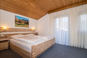 3 quartos, ferros/tábuas de passar roupa, Wi-Fi, roupa de cama