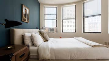 Desk, iron/ironing board, WiFi, bed sheets