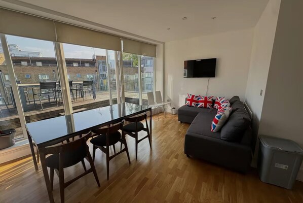 Living area - The Grange Serviced Apartment-4 (London)