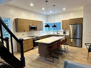 Private kitchen - Newly Renovated 3 Bedroom! Walk to Bars and Restaurants (Killington)