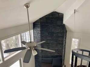 Interior - Newly Renovated 3 Bedroom! Walk to Bars and Restaurants (Killington)