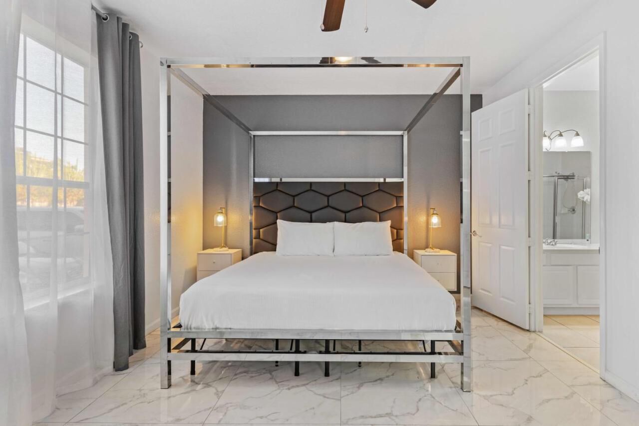 4 chambres, fer et planche à repasser, lit parapluie