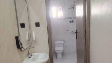 Studio Suite Comfort | Kamar mandi | Shower